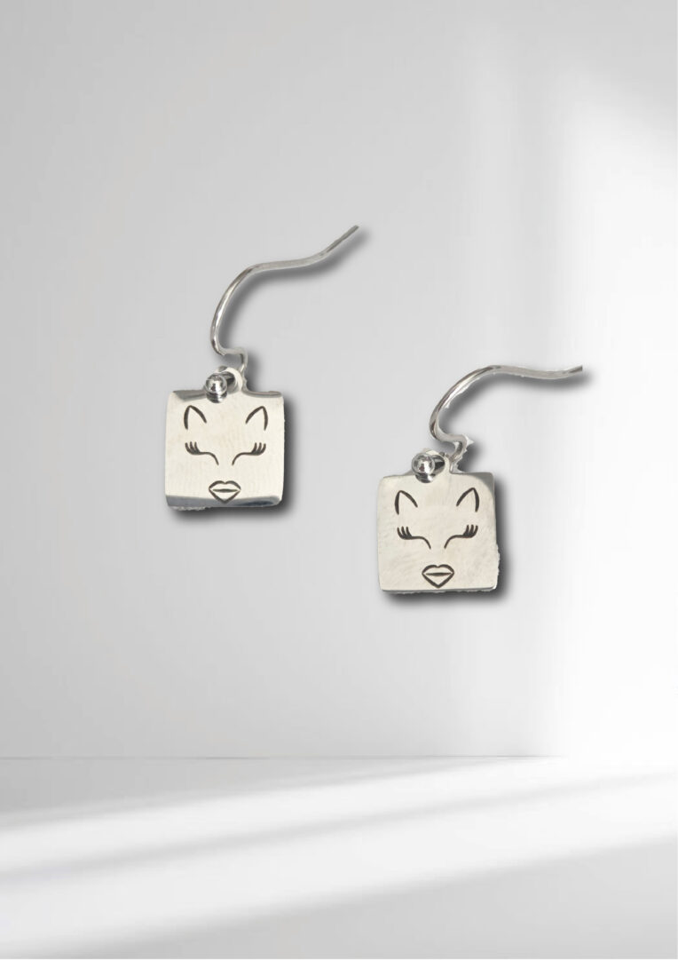 Logo-Ohrringe "Kitty Cat"